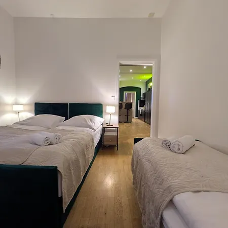 110 Qm With 3 Bedrooms Very Cetral Location 1 To 10 Guests Apartman *