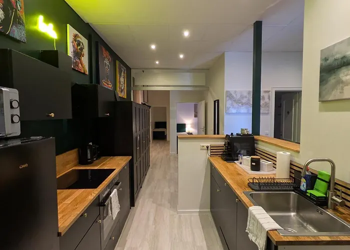 110 Qm With 3 Bedrooms Very Cetral Location 1 To 10 Guests * Monaco di Baviera