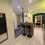 شقة 110 Qm With 3 Bedrooms Very Cetral Location 1 To 10 Guests