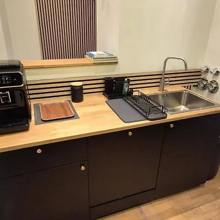 Large 110 Qm In Very Cetral Location 1 To 12 Guests Apartment Munich
