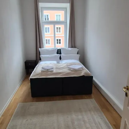Apartment Large 110 Qm In Very Cetral Location 1 To 12 Guests *