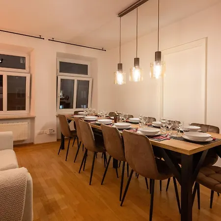 Large 110 Qm In Very Cetral Location 1 To 12 Guests Munich