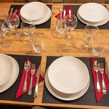 Large 110 Qm In Very Cetral Location 1 To 12 Guests