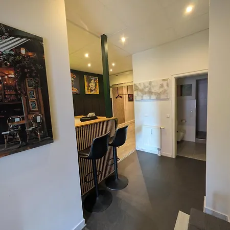 110 Qm With 3 Bedrooms Very Cetral Location 1 To 10 Guests *