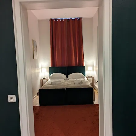 110 Qm With 3 Bedrooms Very Cetral Location 1 To 10 Guests *
