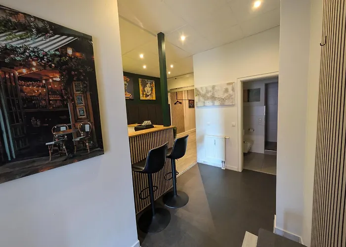 110 Qm With 3 Bedrooms Very Cetral Location 1 To 10 Guests *
