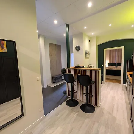 Apartament 110 Qm With 3 Bedrooms Very Cetral Location 1 To 10 Guests