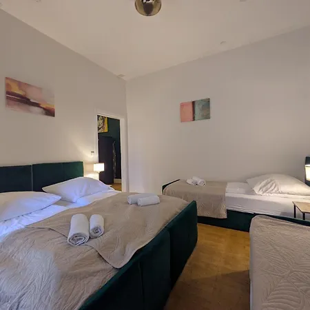 דירה 110 Qm With 3 Bedrooms Very Cetral Location 1 To 10 Guests *