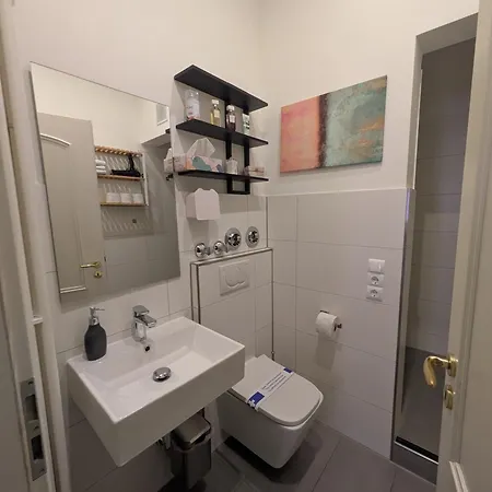 110 Qm With 3 Bedrooms Very Cetral Location 1 To 10 Guests דירה