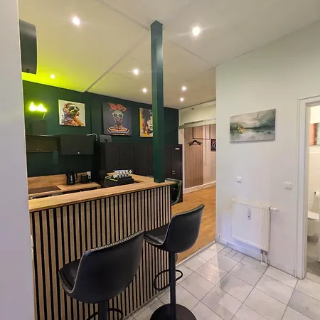 110 Qm With 3 Bedrooms Very Cetral Location 1 To 10 Guests דירה *
