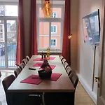 アパート 110 Qm With 3 Bedrooms Very Cetral Location 1 To 10 Guests