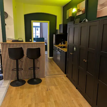 Large 110 Qm In Very Cetral Location 1 To 12 Guests Munich